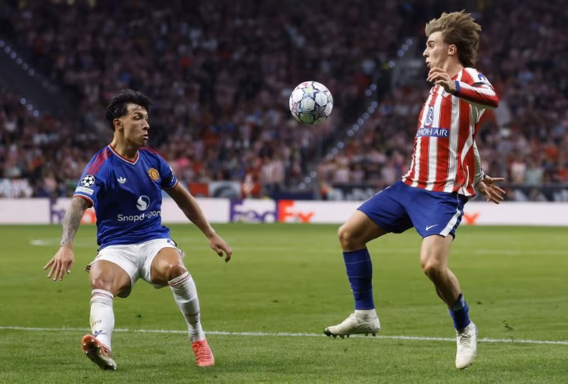 Manchester United's Argentinian defender #06 Lisandro Martinez fights for the ball with Atletico Madrid's Spanish midfielder #08 Pablo Barrios during the UEFA Champions League, league phase, matchday 2, football match between Club Atletico de Madrid and Manchester United at the Metropolitano stadium in Madrid on October 13, 2026. Oscar DEL POZO / AFP