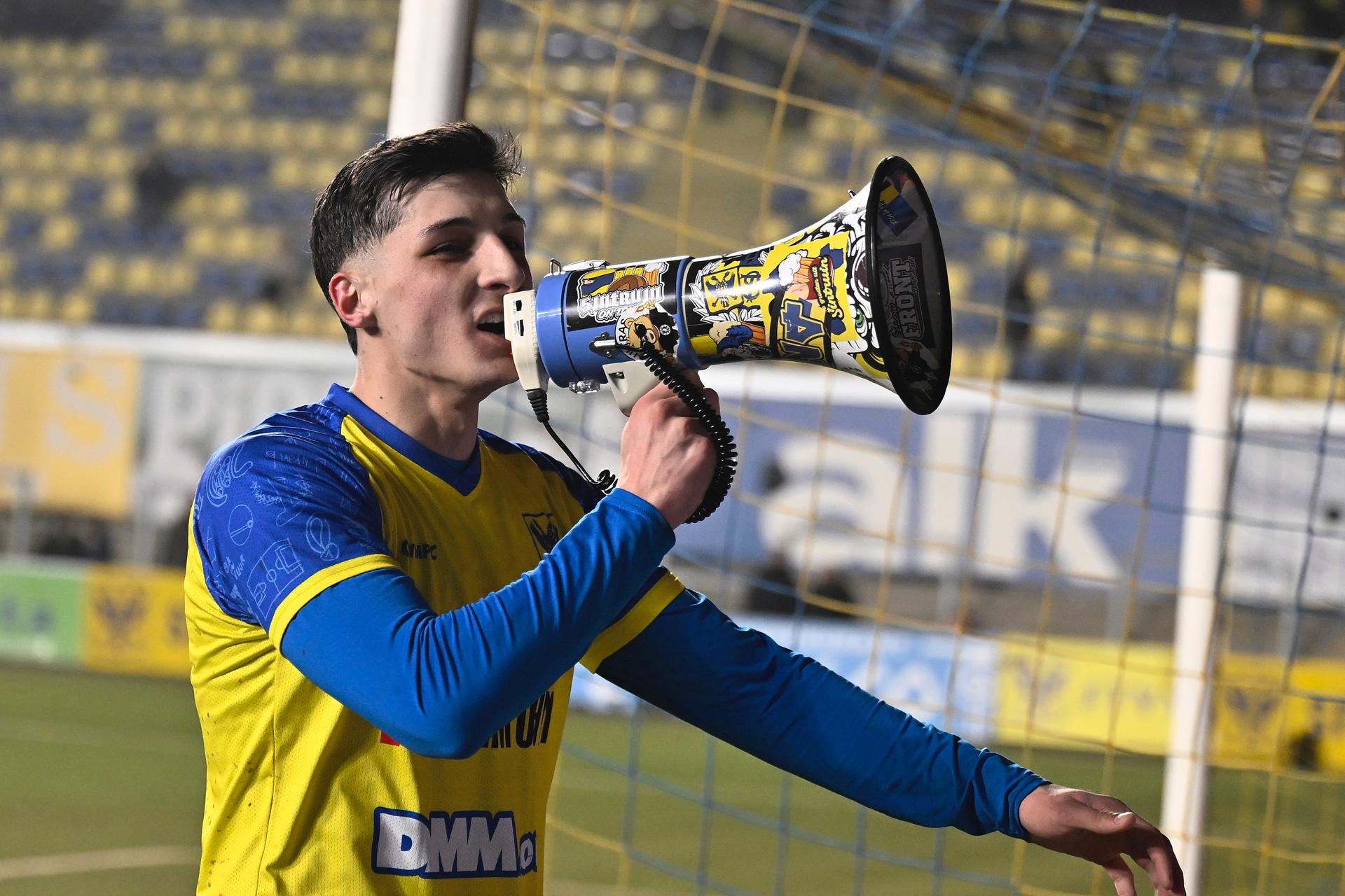 STVV's Andres Ferrari celebrates after winning a soccer match between Sint-Truiden VV and KV Kortrijk, Saturday 01 March 2025 in Sint-Truiden, on day 28 of the 2024-2025 season of the 'Jupiler Pro League' first division of the Belgian championship. BELGA PHOTO JOHAN EYCKENS