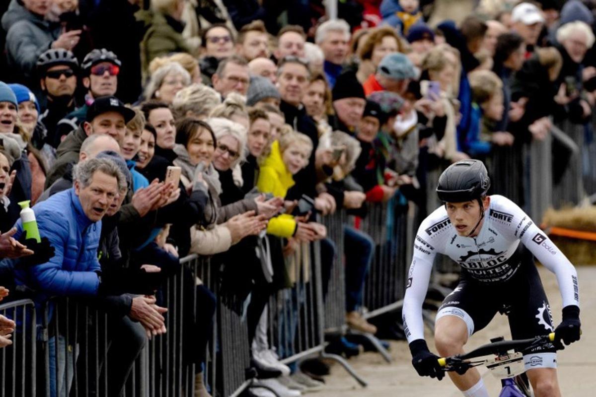 Netherlands' Stijn Appel competes in the lead during the Egmond-Pier-Egmond cycling beach race in Castricum aan Zee on January 7, 2023. Sander Koning / ANP / AFP