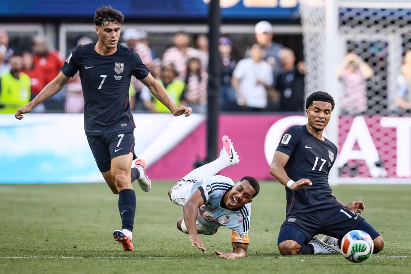 US' Giovanni Reyna, Belgium's Youri Tielemans and US' Malik Tillman fight for the ball during a soccer game between the USA and Belgian national team Red Devils, on Monday 06 July 2026, at the Seattle Field, in Seattle, a 1/8 finals game in the FIFA World Cup 2026. BELGA PHOTO BRUNO FAHY