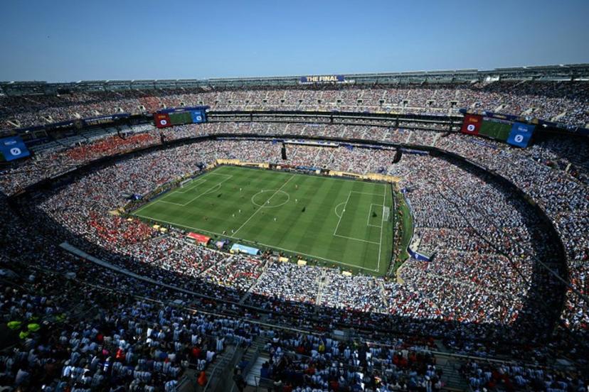 A general view of players on the pitch during the 2026 World Cup football tournament final match between Spain and Argentina at the New York/New Jersey Stadium in East Rutherford on July 19, 2026. MAURO PIMENTEL / AFP