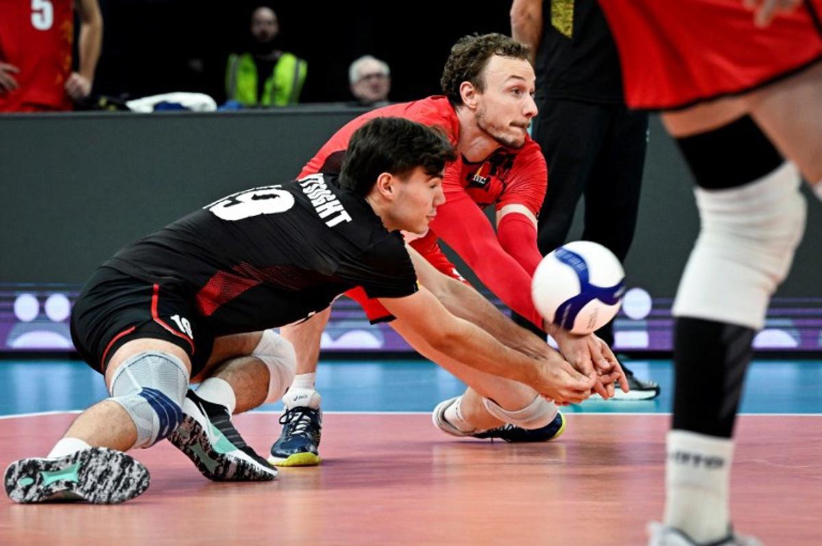 Belgium's Gorik Lantsoght (L) and Sam Deroo pass the ball during the Men's EuroVolley 2026 Pool C match Serbia vs Belgium in Tampere, on September 17, 2026. Team Belgium won the match. Emmi Korhonen / Lehtikuva / AFP