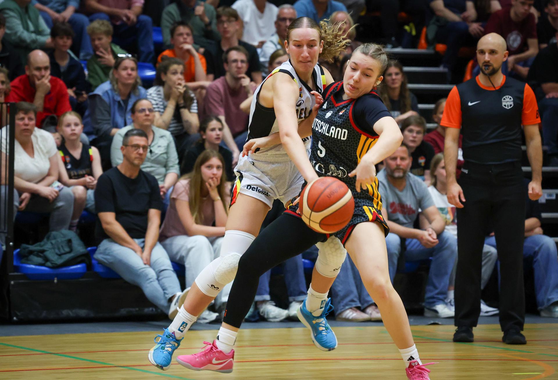 Belgium's Kyra Bruyndoncx and German Lara Langermann fight for the ball during a friendly basket game between Belgium's national team Belgian Cats and Germany, on Friday 05 June 2026 in Vilvoorde. BELGA PHOTO VIRGINIE LEFOUR