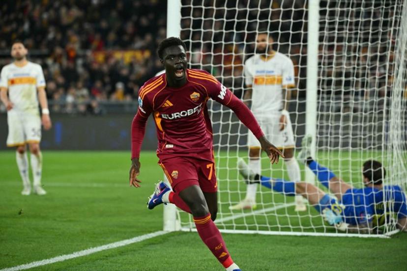 Roma's French forward #78 Robinio Vaz celebrates scoring his team's first goal during the Italian Serie A football match between AS Roma and Lecce at the Olympic Stadium in Rome on March 22, 2026. Alberto PIZZOLI / AFP