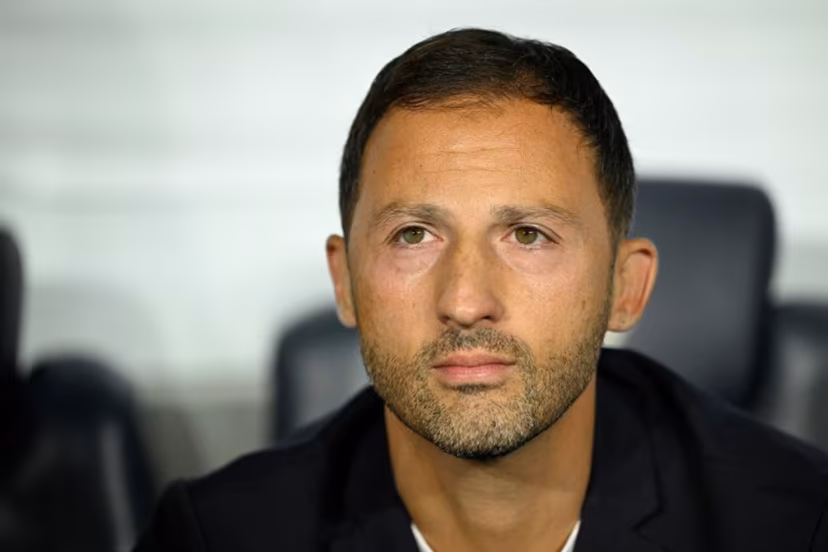 Fenerbahce's Italian coach Domenico Tedesco looks on during the UEFA Europa League 2 round day football match between Fenerbahce and OGC Nice at the Chobani Stadium, Istanbul, on October 2, 2025. Yasin AKGUL / AFP