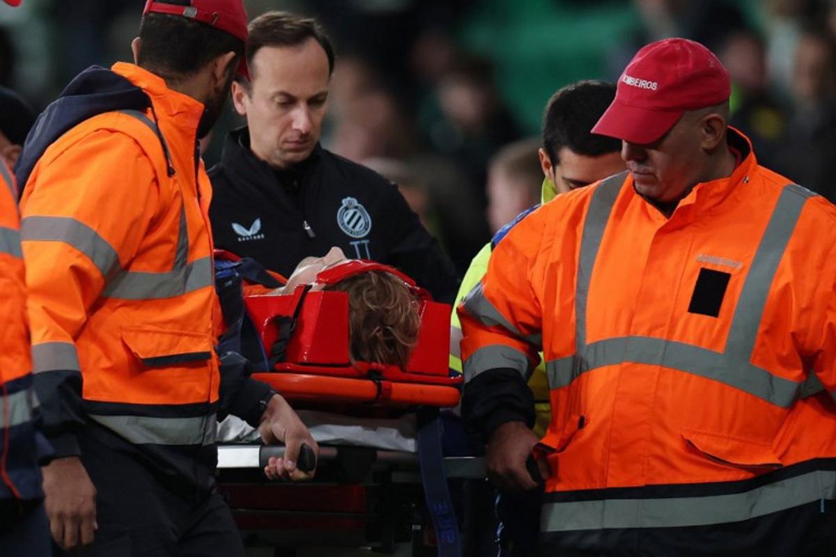 Club Brugge's Belgian goalkeeper #29 Nordin Jackers is carried on a stretcher after resulting injured during the UEFA Champions League, league phase day 5 football match between Sporting CP and Club Brugge at Jose Alvalade stadium in Lisbon on November 26, 2025. PATRICIA DE MELO MOREIRA / AFP