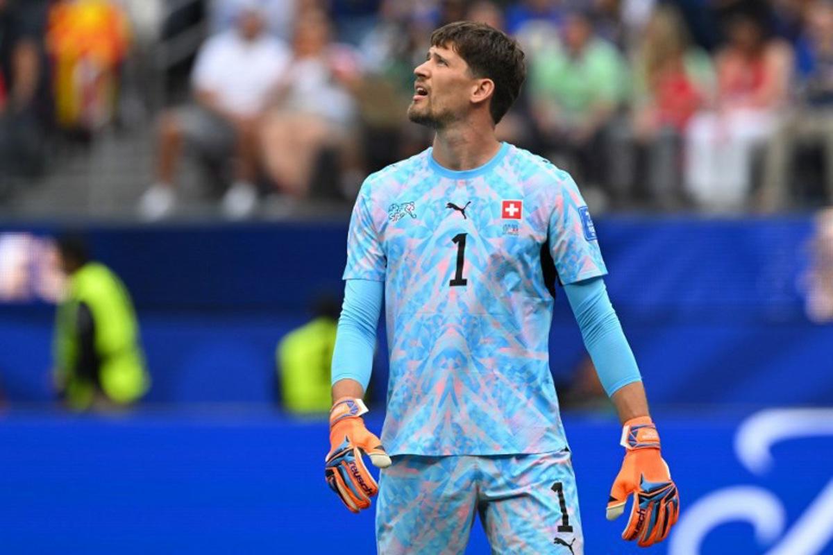 Switzerland's goalkeeper #01 Gregor Kobel gestures during the 2026 World Cup Group B football match between Switzerland and Bosnia and Herzegovina at Los Angeles Stadium in Inglewood on June 18, 2026. Patrick T. Fallon / AFP