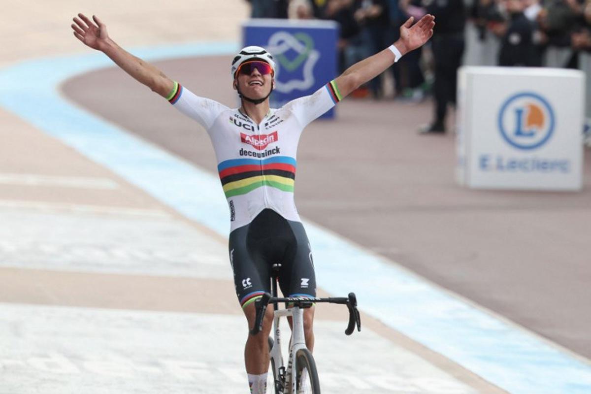 Alpecin - Deceuninck team's Dutch rider Mathieu Van Der Poel celebrates as he cycles past the finish line to win the 121st edition of the Paris-Roubaix one-day classic cycling race, 260km between Compiegne and Roubaix, northern France, on April 7, 2024. FRANCOIS LO PRESTI / AFP
