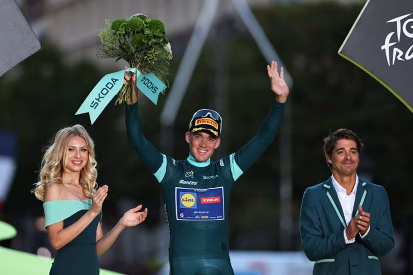 Lidl - Trek team's Danish rider Mads Pedersen celebrates on the podium with the best sprinter's green jersey after the 21st stage of the 113th edition of the Tour de France cycling race, 88,7 km starting and finishing in Paris, on July 26, 2026. Anne-Christine POUJOULAT / AFP