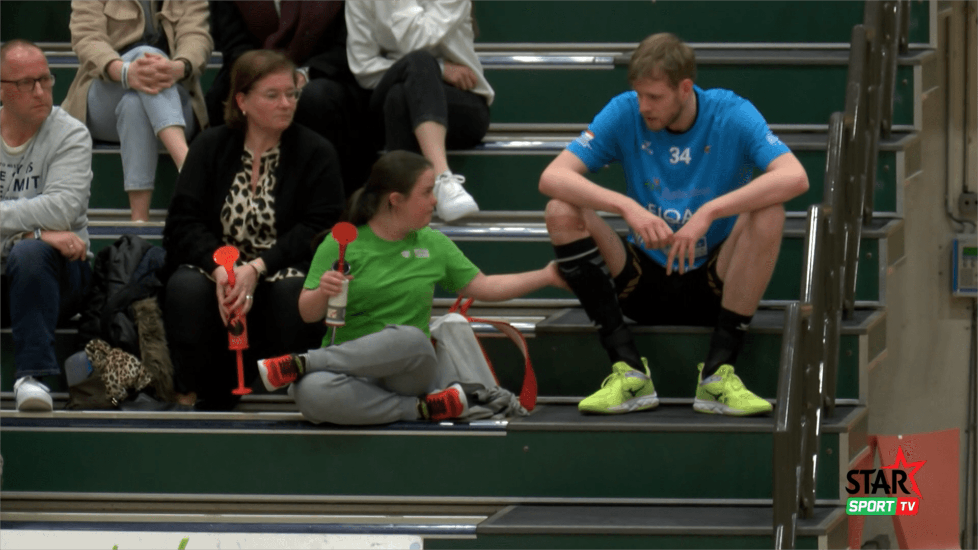 Schitterend beeld na rode kaart uit Sporting Pelt vs Aalsmeer