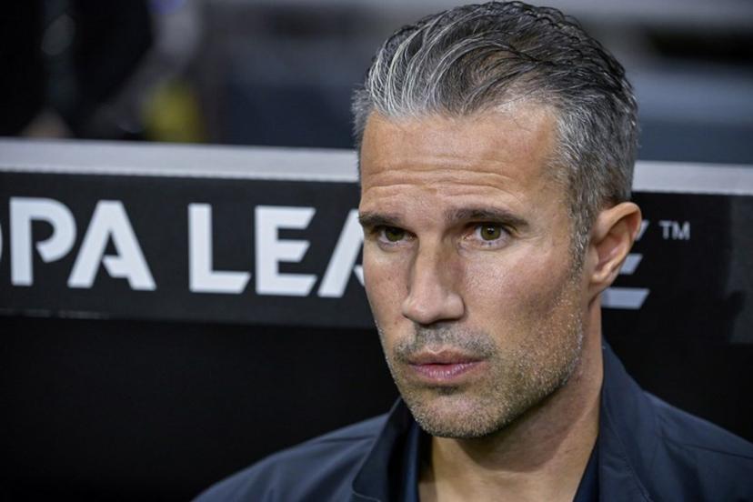 Feyenoord's Dutch coach Robin van Persie looks on before the UEFA Europa League 1st round day 1 football match between SC Braga and Feyenoord at the Municipal stadium of Braga on September 24, 2025. Miguel RIOPA / AFP
