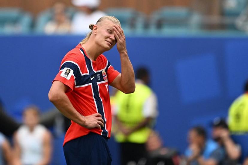 Norway's forward #09 Erling Braut Haaland reacts after his team missed a chance to score during the 2026 World Cup football tournament quarter-final match between Norway and England at Miami Stadium in Miami on July 11, 2026. ROBERTO SCHMIDT / AFP