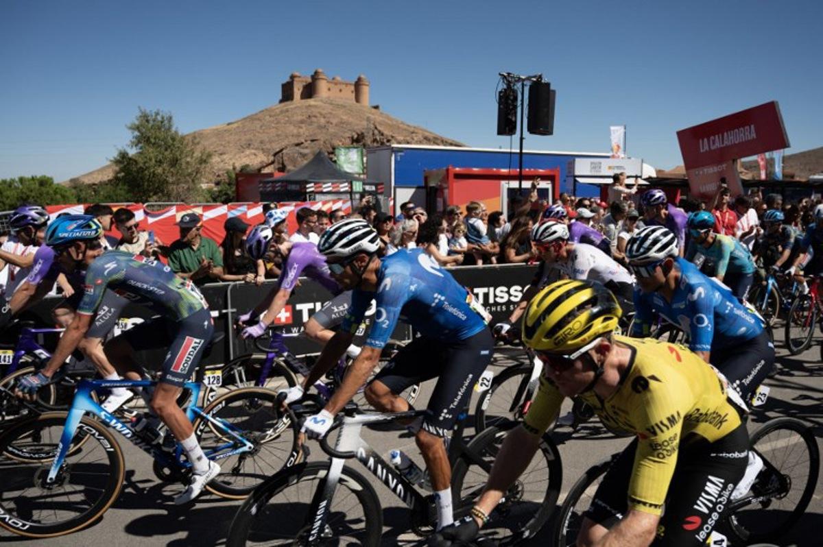 Cyclists ride at the start of the 20th stage of the Vuelta a Espana 2026 cycling tour, a 186,8 km race between La Calahorra and Collado del Alguacil, on September 12, 2026. JORGE GUERRERO / AFP