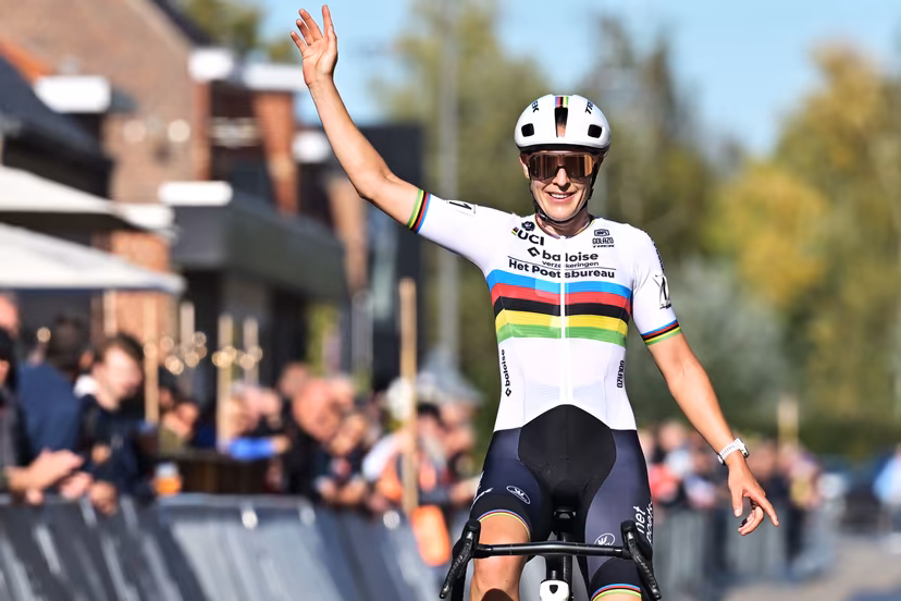 Netherlands' Lucinda Brand celebrates after winning the women elite race of the 'Kermiscross' cyclocross cycling event, on Thursday 15 October 2026, in Ardooie. BELGA PHOTO DAVID PINTENS