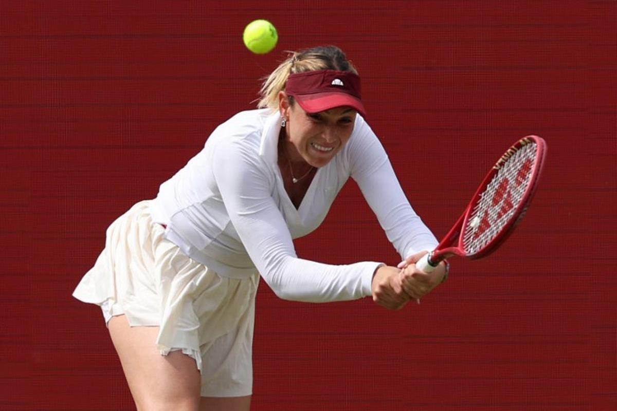 Croatia's Donna Vekic returns to Britain's Emma Raducanu during their women's singles final tennis match at the HSBC WTA Championships at Queen's Club in west London on June 14, 2026. Adrian Dennis / AFP