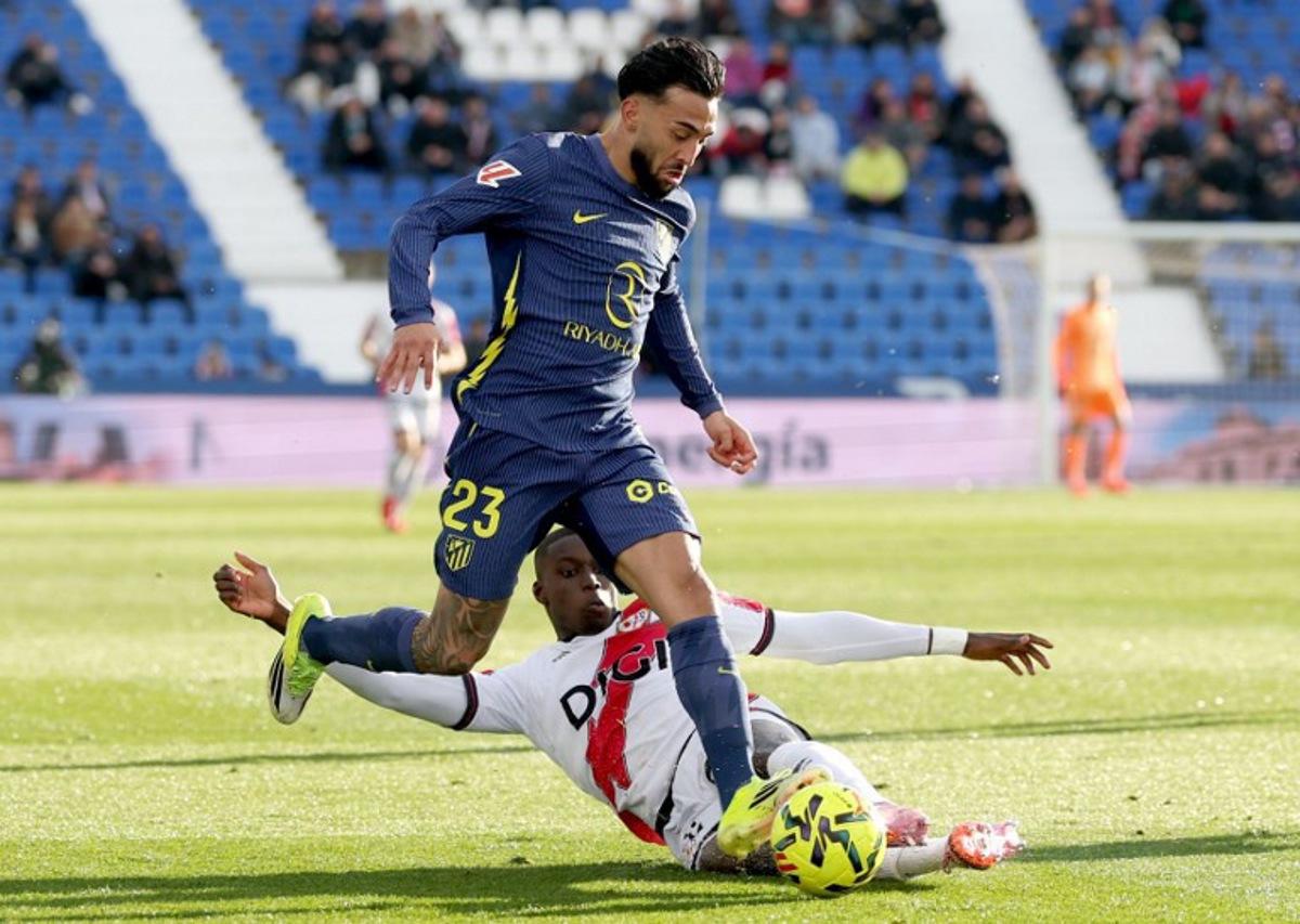 Atletico Madrid's Argentine midfielder #23 Nico Gonzalez fights for the ball with Rayo Vallecano's Senagalese defender #32 Nobel Mendy (down) during the Spanish league football match between Rayo Vallecano de Madrid and Club Atletico de Madrid at Butarque Stadium in Leganes, south of Madrid on February 15, 2026. Pierre-Philippe MARCOU / AFP