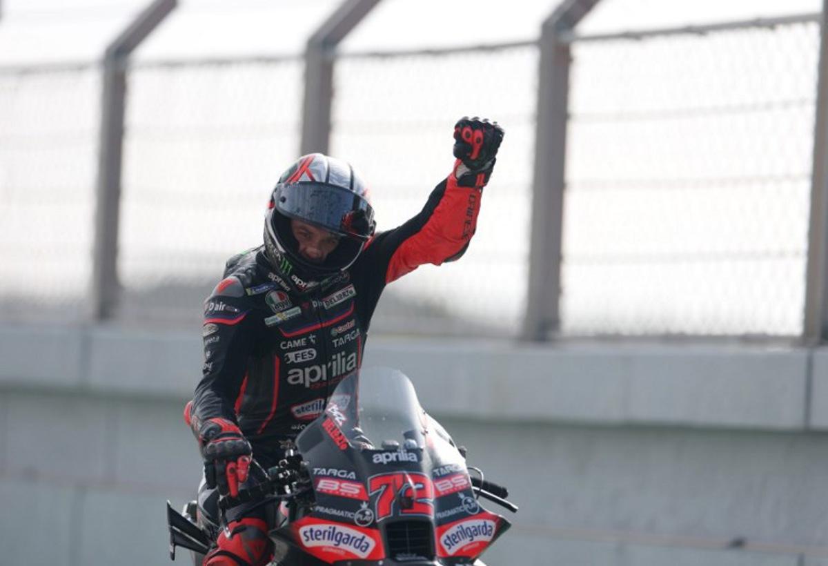 Aprilia Racing team's Italian MotoGP rider Marco Bezzecchi celebrates winning the MotoGP race of the Portuguese Grand Prix at the Algarve International Circuit in Portimao on November 9, 2025. PATRICIA DE MELO MOREIRA / AFP
