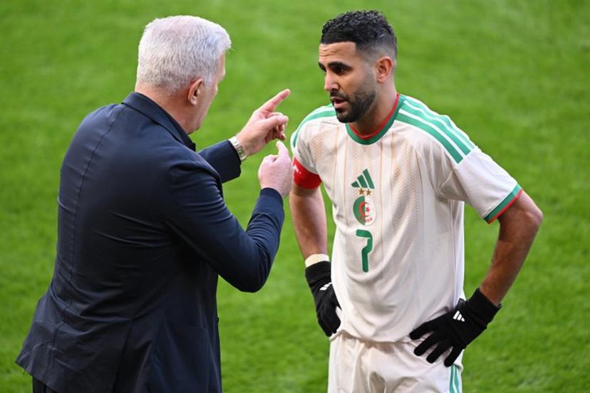 Algeria's head coach Vladimir Petkovic (L) speaks to Algeria's forward #7 Riyad Mahrez during the Africa Cup of Nations (CAN) round of 16 football match between Algeria and Democratic Republic of Congo at the Prince Moulay El Hassan Stadium in Rabat on January 6, 2026. SEBASTIEN BOZON / AFP