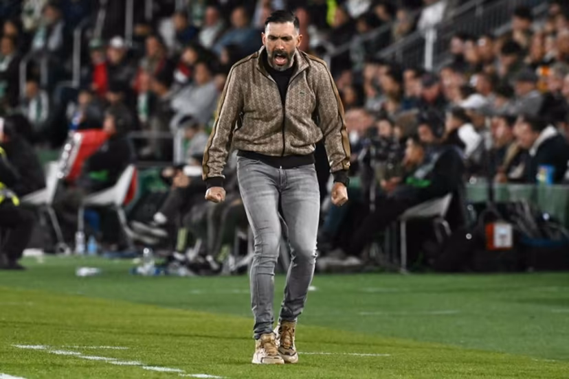 Elche's Spanish coach Eder Sarabia reacts during the Spanish league football match between Elche CF and Real Madrid CF at Martinez Valero Stadium in Elche on November 23, 2025. JOSE JORDAN / AFP