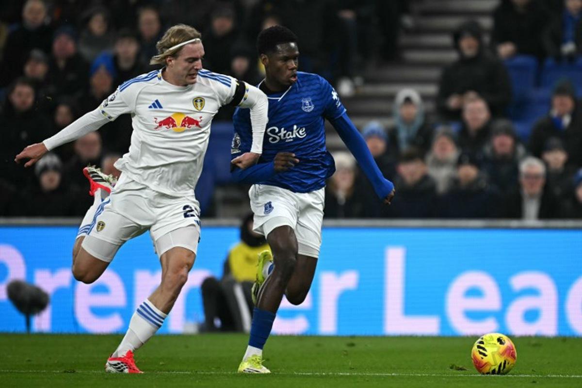 Leeds United's Belgian defender #23 Sebastiaan Bornauw (L) vies with Everton's French striker #11 Thierno Barry (R) during the English Premier League football match between Everton and Leeds United at Hill Dickinson Stadium in Liverpool, north west England on January 26, 2026. Paul ELLIS / AFP