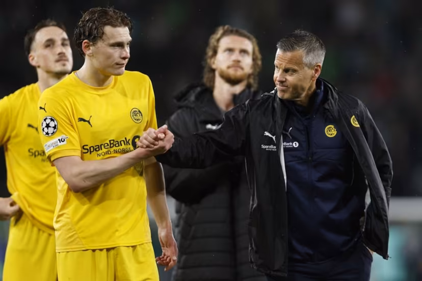 Bodoe/Glimt's Norwegian defender #25 Isak Maatta (2L) shakes hands with Bodoe/Glimt's Norwegian coach Kjetil Knutsen at the end of the UEFA Champions League last 16 second leg football match between Sporting CP and Bodoe/Glimt at Jose Alvalade stadium in Lisbon on March 17, 2026. FILIPE AMORIM / AFP