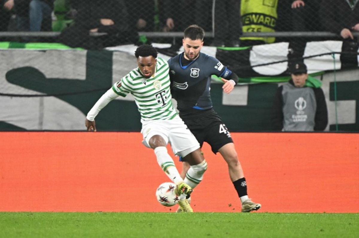 Ferencvaros' French midfielder #75 Lenny Joseph (L) and Glasgow Rangers' Belgian midfielder #43 Nicolas Raskin vie for the ball during the UEFA Europa League football match between Ferencvarosi TC and Rangers in Budapest on December 11, 2025. Attila KISBENEDEK / AFP