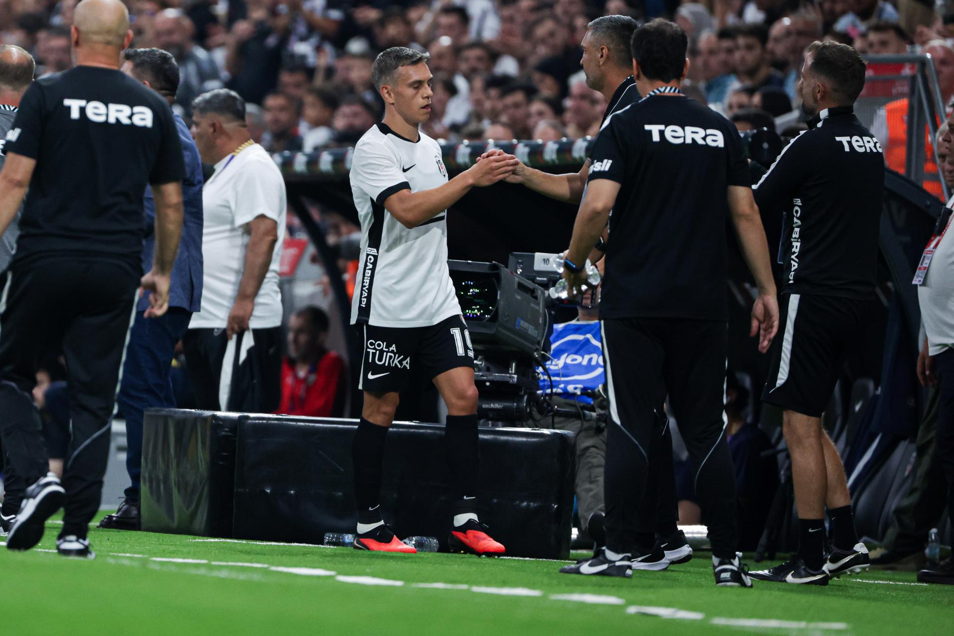Belgian attacker Leandro Trossard of Besiktas is substituted during a soccer game between Besiktas JK and Eyupspor, in the Turkish Süper Lig competition in Istanbul, Turkey on Sunday 16 August 2026. BELGA PHOTO BURAK BASTURK
