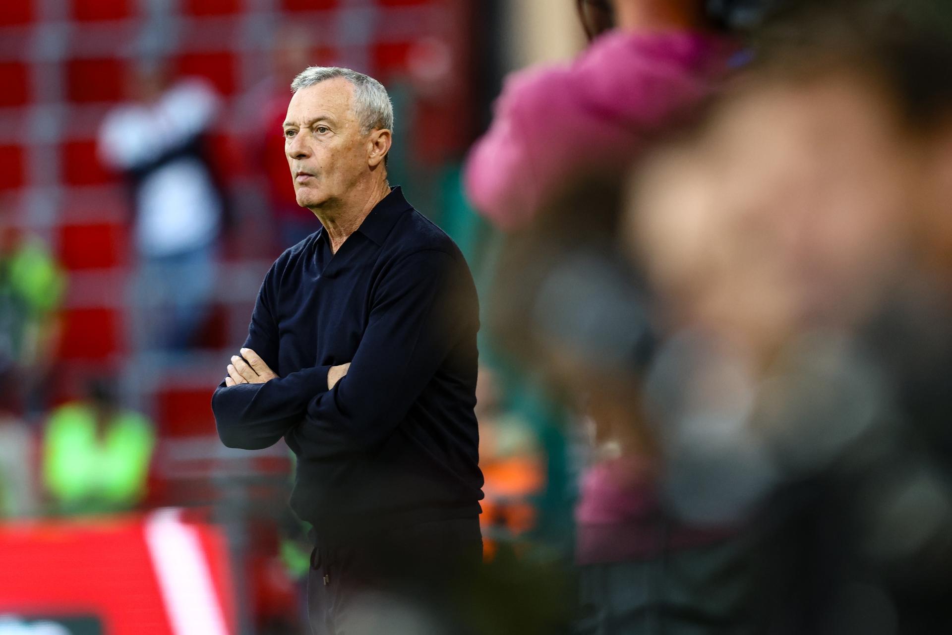 Standard's head coach Mircea Rednic pictured during a soccer match between Standard de Liege and Cercle Brugge K.S.V., Saturday 23 August 2025 in Liege, on day 5 of the 2025-2026 'Jupiler Pro League' first division of the Belgian championship. BELGA PHOTO BRUNO FAHY