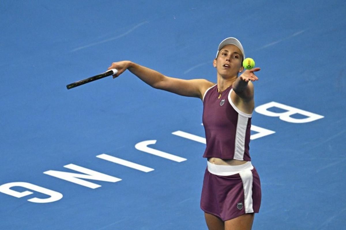 Belgium's Elise Mertens serves to Poland's Iga Swiatek during their women's singles quarter-final at the China Open tennis tournament in Beijing on October 9, 2026. Pedro PARDO / AFP
