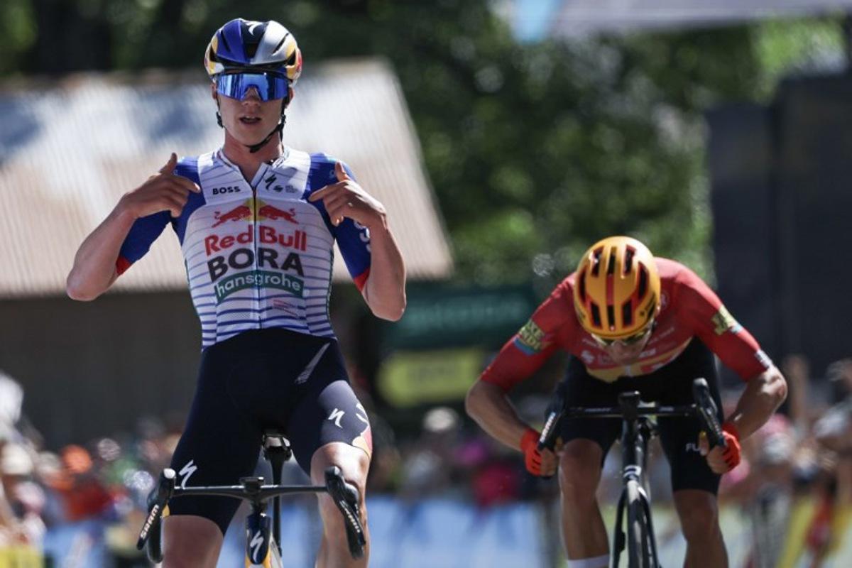 Red Bull - Bora - Hansgrohe's Belgian rider Maxim Van Gils celebrates as he cycles across the finish line to win ahead of Uno-X Mobility's Norwegian rider Tobias Johannessen (R) during the 6th stage of the Tour Auvergne-Rhone-Alpes cycling race (formerly known as the Criterium du Dauphine), 182,3km between Saint-Vulbas and Crest-Voland in the French Alps on June 12, 2026. Anne-Christine POUJOULAT / AFP