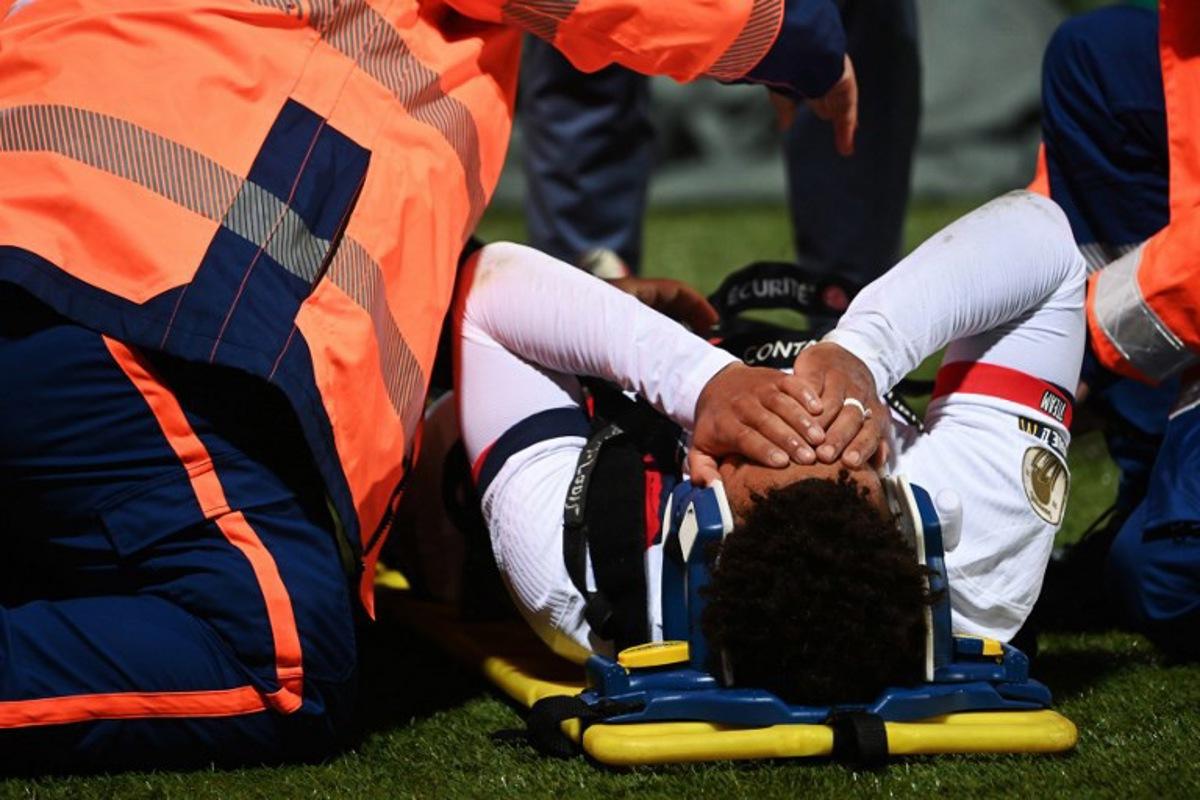 Paris Saint-Germain's French midfielder #14 Desire Doue reacts in pain after suffering an injury during the French L1 football match between FC Lorient and Paris Saint-Germain (PSG) at the Stade du Moustoir in Lorient, western France, on October 29, 2025. JEAN-FRANCOIS MONIER / AFP