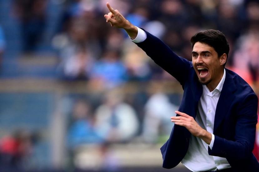 Parma's Spanish coach Carlos Cuesta shouts instructions to his players from the touchline during the Italian Serie A football match between Parma Calcio 1913 and SSC Napoli at the Ennio Tardini Stadium in Parma on April 12, 2026. MARCO BERTORELLO / AFP