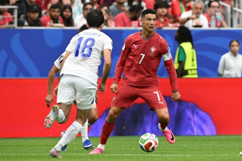 Portugal's forward #07 Cristiano Ronaldo (R) runs with the ball during the 2026 World Cup Group K football match between Portugal and Uzbekistan at the Houston Stadium in Houston on June 23, 2026. RONALDO SCHEMIDT / AFP