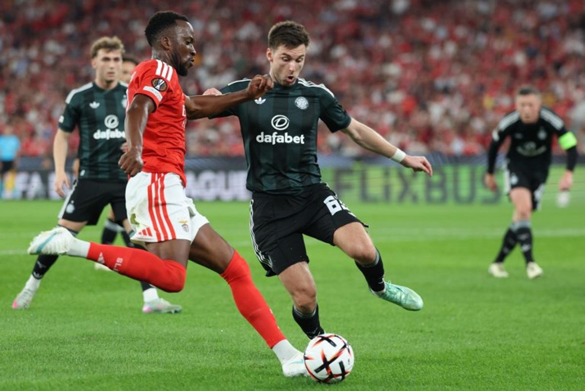 Benfica's Belgian forward #11 Dodi Lukebakio and Celtic's Scottish defender #63 Kieran Tierney fight for the ball during the Europa League round 1 day 2 football match between SL Benfica and Celtic FC at the Luz Stadium in Lisbon on October 15, 2026. PATRICIA DE MELO MOREIRA / AFP