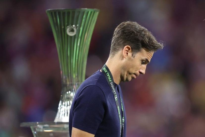 Rayo Vallecano's Spanish coach Inigo Perez reacts as he walks past the trophy after his team lost the UEFA Conference League final football match between Crystal Palace FC and Rayo Vallecano de Madrid in Leipzig, eastern Germany, on May 27, 2026. Ronny HARTMANN / AFP