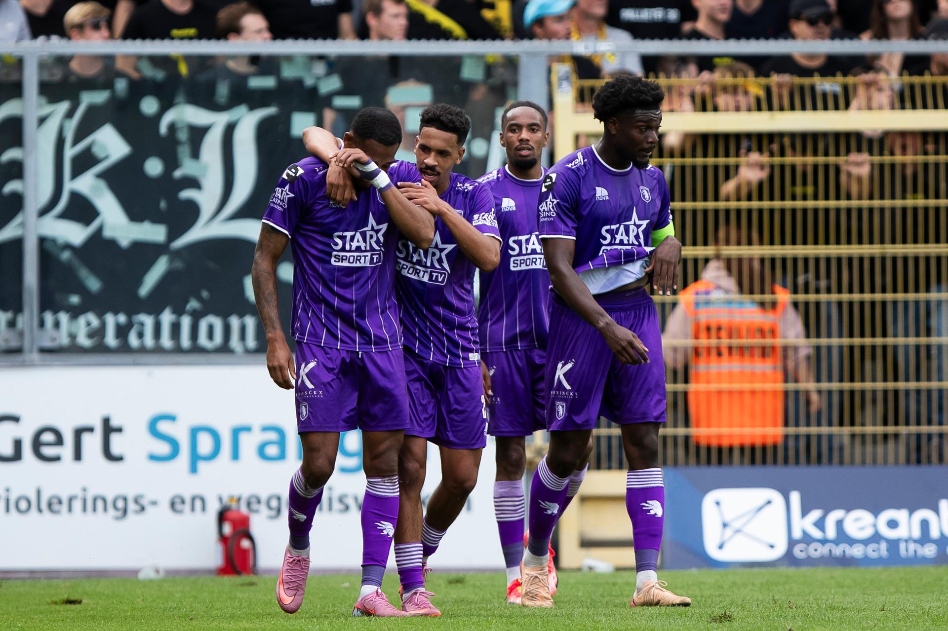 Beerschot's Raijv Van La Parra celebrates with teammates after scoring during a soccer game between Beerschot VA and Lierse SK, Saturday 30 August 2025 in Antwerp, on day 4 of the 2025-2026 'Challenger Pro League' 1B second division of the Belgian championship. BELGA PHOTO KRISTOF VAN ACCOM