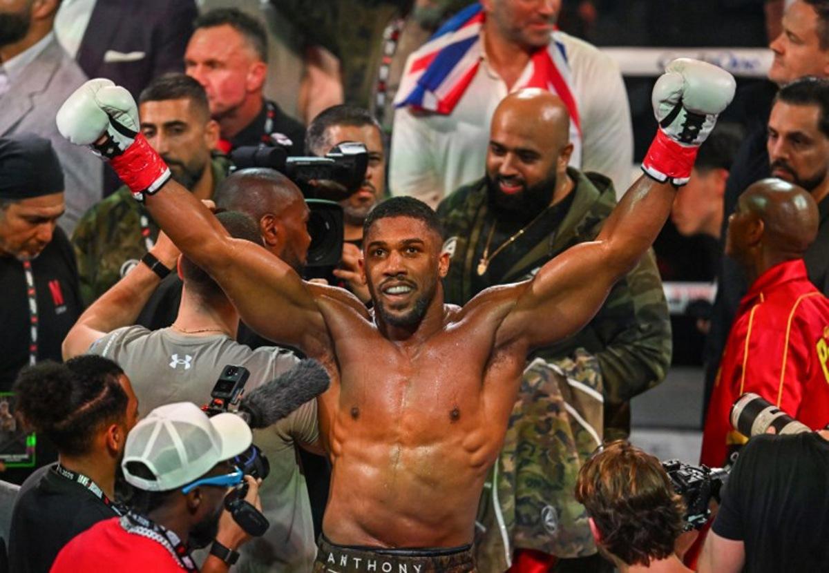 British boxer Anthony Joshua celebrates after defeating US boxer and influencer Jake Paul (off frame) in a non-title heavyweight bout at the Kaseya Center in Miami, Florida, on December 19, 2025. Giorgio VIERA / AFP