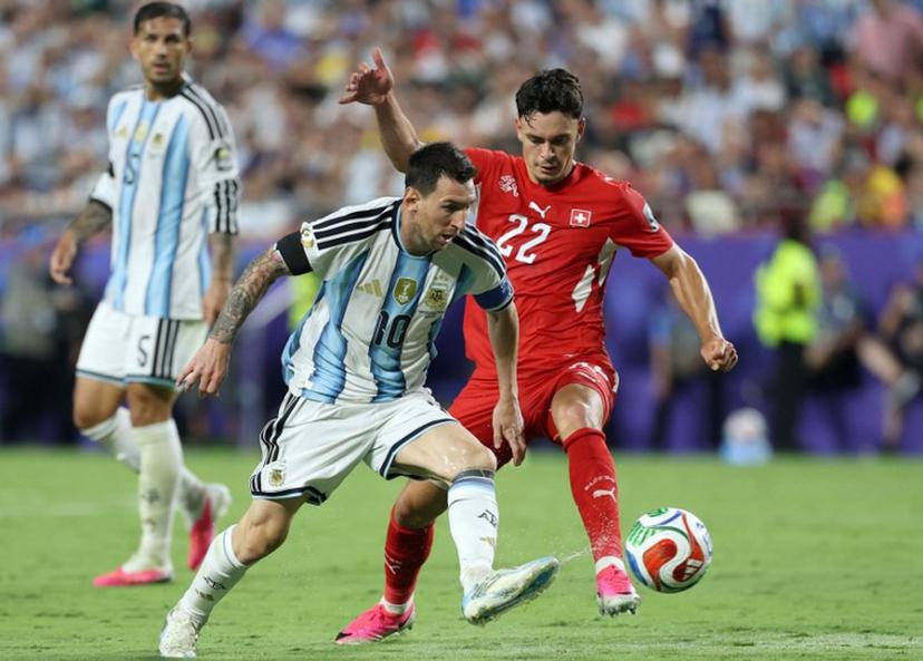 Argentina's forward #10 Lionel Messi and Switzerland's forward #22 Fabian Rieder fight for the ball during the 2026 World Cup football tournament quarter-final match between Argentina and Switzerland at the Kansas City Stadium in Kansas City on July 11, 2026. Thomas COEX / AFP
