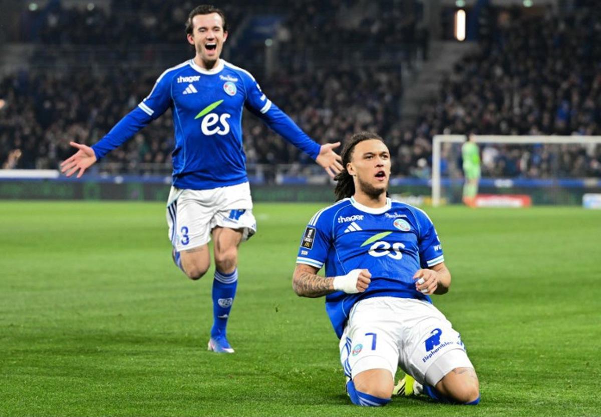 Strasbourg's Belgian midfielder #07 Diego Moreira (R) celebrates scoring his team's second goal during the French L1 football match between RC Strasbourg Alsace and Olympique Lyonnais (OL) at Stade de la Meinau in Strasbourg, eastern France, on February 22, 2026. SEBASTIEN BOZON / AFP