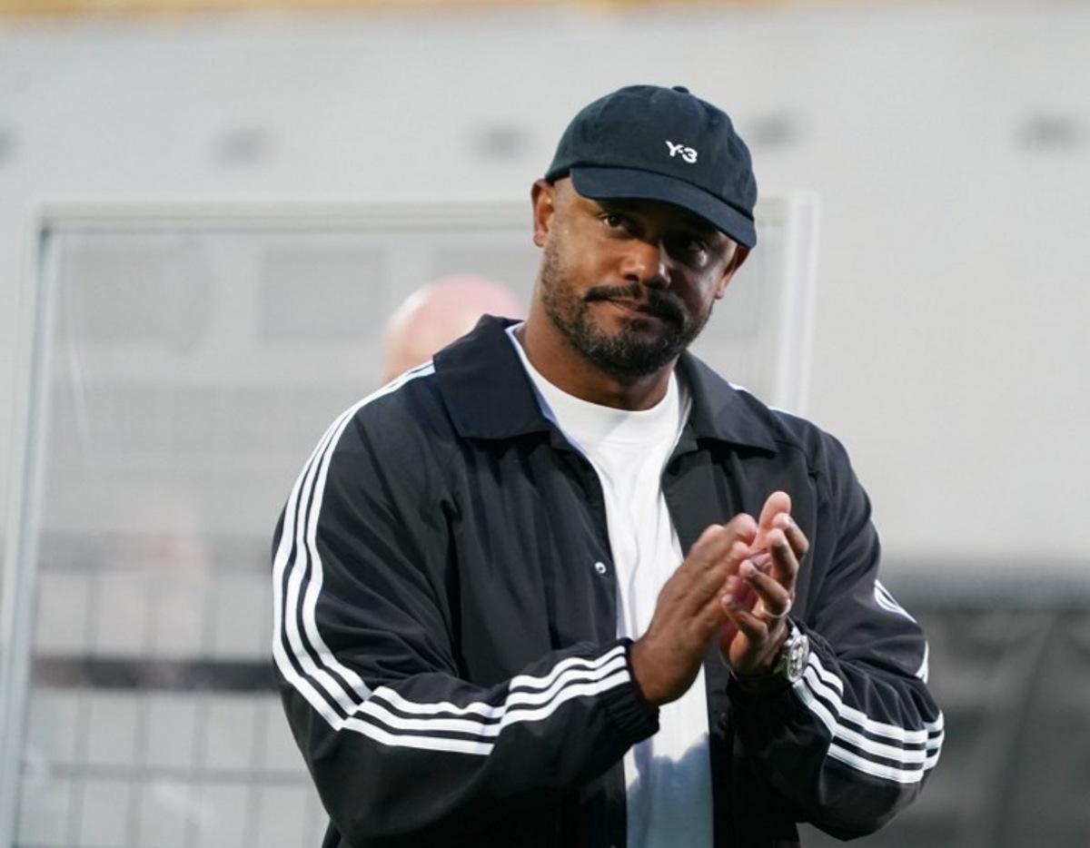 Bayern Munich's Belgian head coach Vincent Kompany applauds at the end of the German first division Bundesliga football match between SV Elversberg and FC Bayern Munich in Spiesen-Elversberg, southwestern Germany, on September 13, 2026. Andreas SCHLICHTER / AFP