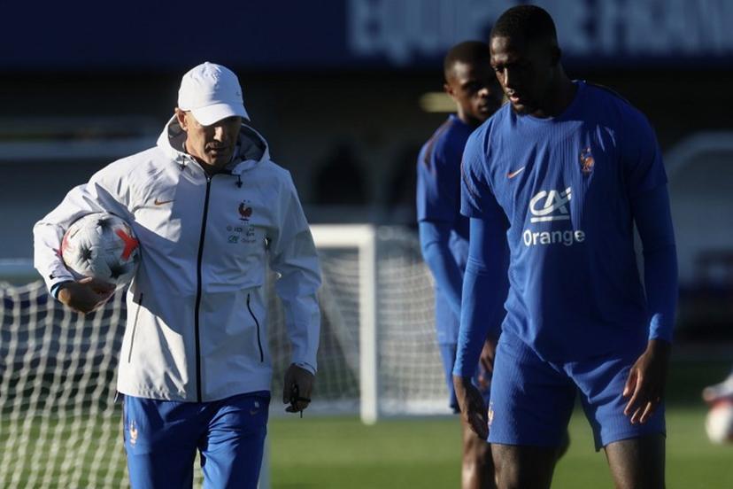 France's head coach Zinedine Zidane (L) and France's defender Ibrahima Konate attends a training session at the national team training grounds in Clairefontaine-en-Yvelines, southwest of Paris, on September 22, 2026, as part of the preparation for the upcoming UEFA Nations League football match against Turkey. FRANCK FIFE / AFP