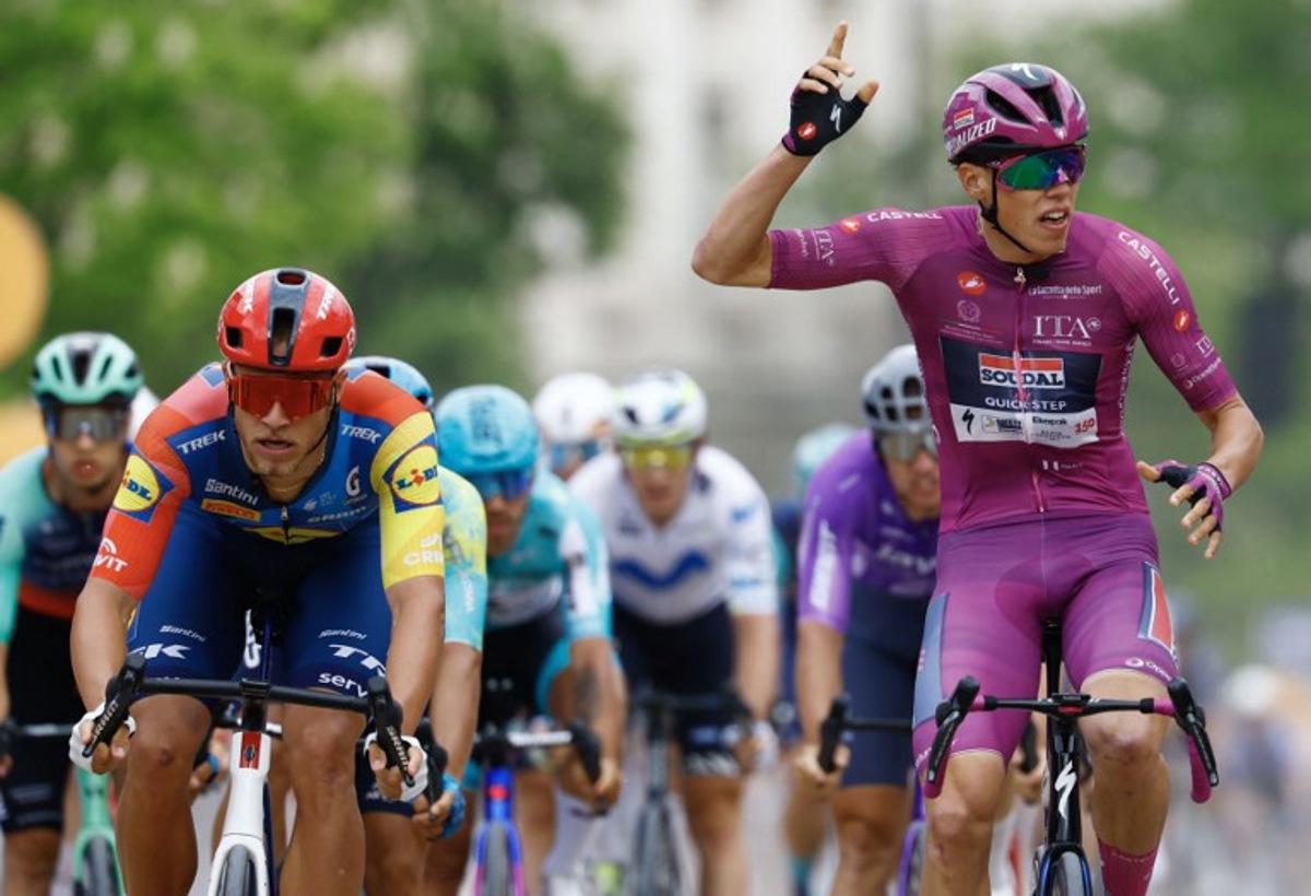 Soudal Quick-Step French rider Paul Magnier (R) wearing the points classification mauve jersey (Maglia Ciclamino) celebrates as he crosses the finish line next to Lidl - Trek Italian rider Jonathan Milan to win the 3nd stage of the Giro d'Italia 2026 - Tour of Italy cycling race between Plovdiv and Sofia, Bulgaria, on May 10, 2026. Luca Bettini / AFP