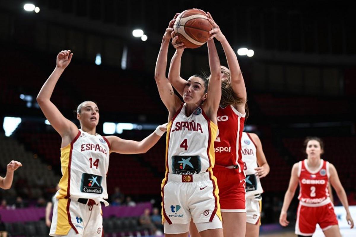 Spain's Spain's point guard Mariona Ortiz (C-L) fights for the ball with Czech Republic's centre Emma Cechova (C-R) during the FIBA Women's EuroBasket 2025 quarter-final match between Spain and Czech Republic at the Peace and Friendship Stadium in Piraeus near Athens on June 25, 2025. Angelos Tzortzinis / AFP