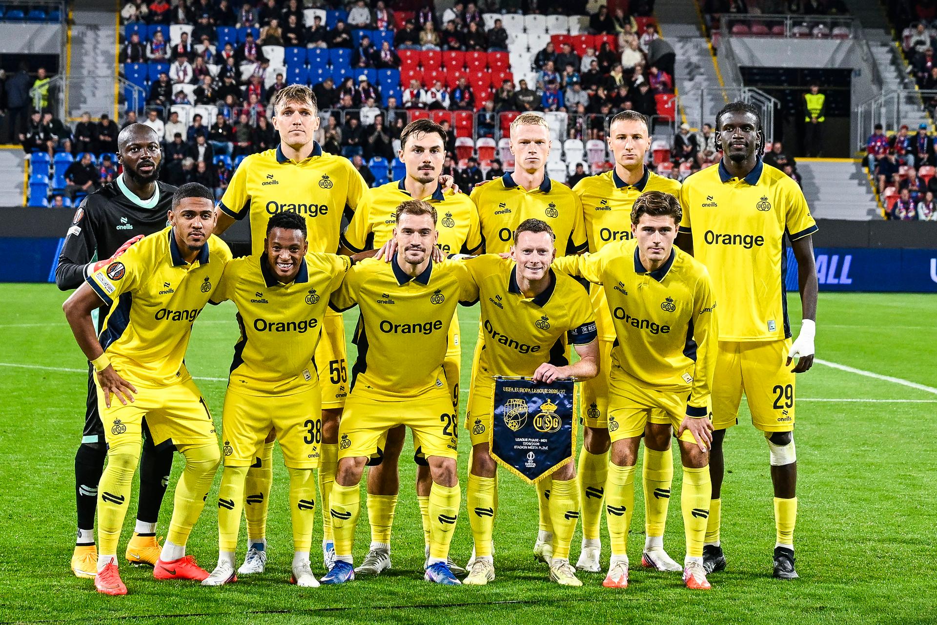 Union's players pose for the photographers at a soccer game between Czech FC Viktoria Plzen and Belgian Royale Union Saint-Gilloise, Thursday 17 September 2026 in Plzen, Czech Republic, on the first day (out of 8) in the league phase of the UEFA Europa League competition. BELGA PHOTO TOM GOYVAERTS