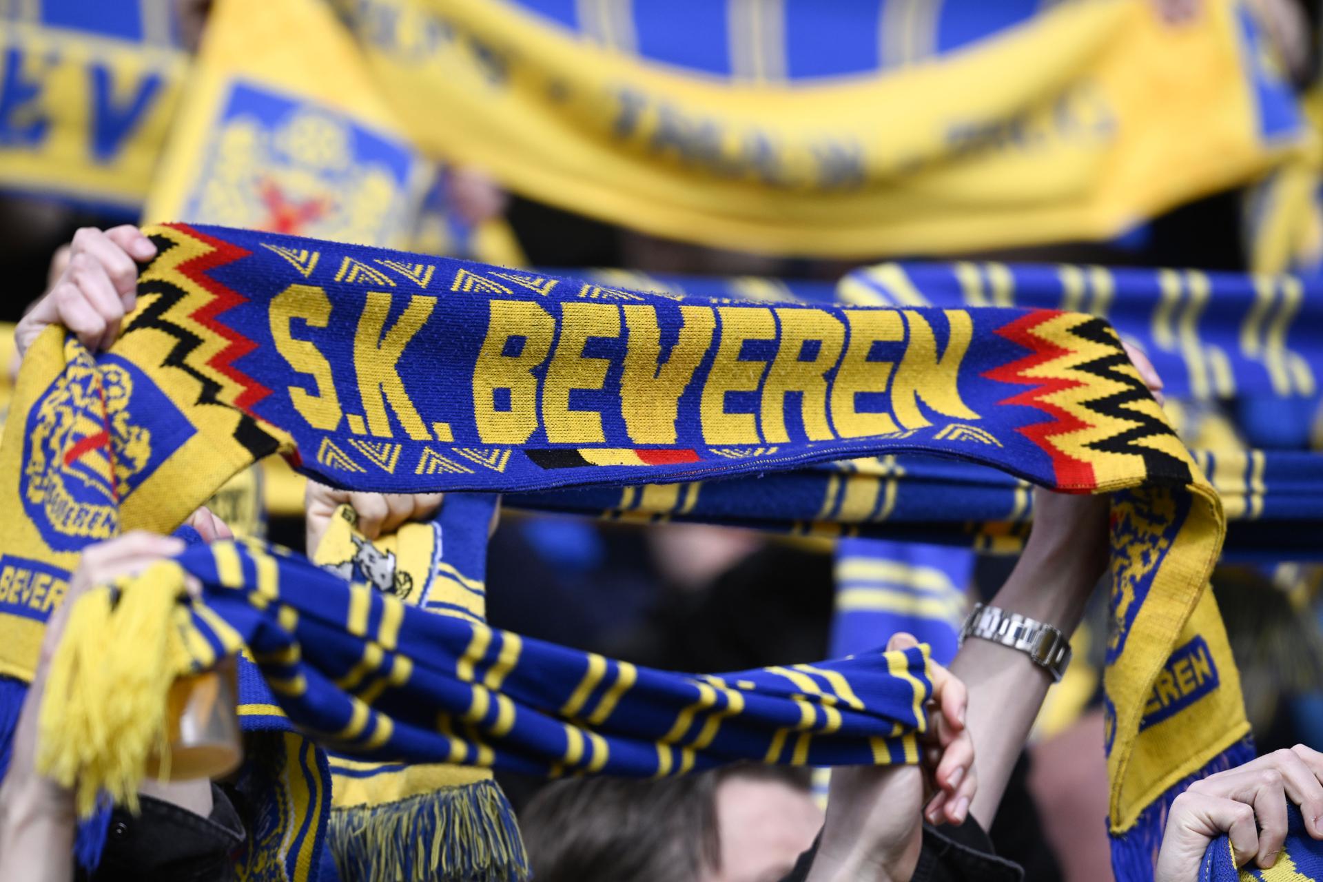 Beveren's supporters pictured during a soccer game between KSC Lokeren and SK Beveren, Sunday 08 March 2026 in Lokeren, on day 28 of the 2025-2026 'Challenger Pro League' 1B second division of the Belgian championship. BELGA PHOTO JOHN THYS