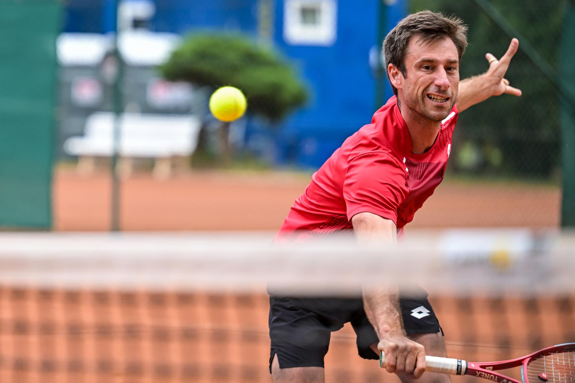 Belgian Sander Gille is pictured in action during a training practice at the 'WAC Wiener Athletic Club' stadium, in preparation of the Davis Cup quelifiers between Belgium and Austria, in Vienna, on Thursday 17 September 2026. BELGA PHOTO DAVID PINTENS