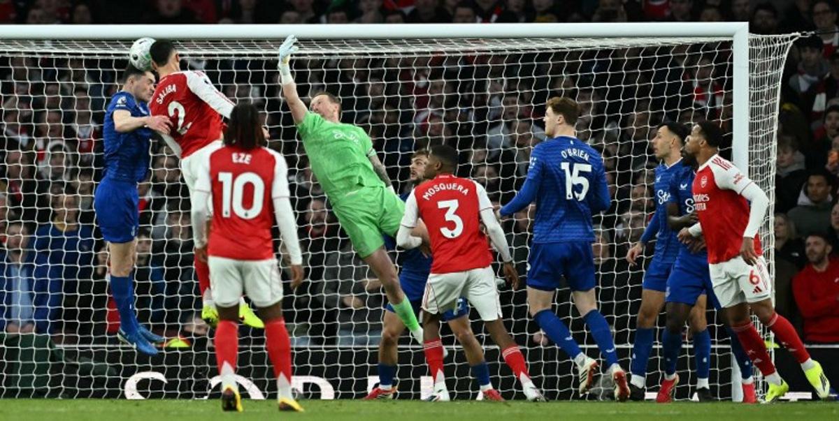 Everton's English defender #05 Michael Keane (L) defends a header by Arsenal's French defender #02 William Saliba during the English Premier League football match between Arsenal and Everton at the Emirates Stadium in London on March 14, 2026. Ben STANSALL / AFP
