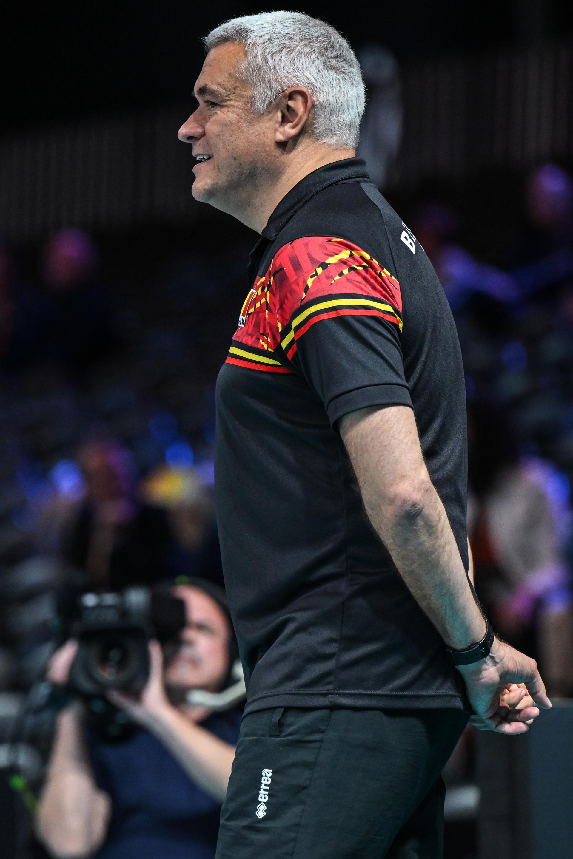 Belgium's head coach Gert Vande Broek pictured during a volleyball game between Belgian national women's team the Yellow Tigers and Cameroon national team, Sunday 02 October 2022 in Arnhem during the pool stage (game 5 of 5) of the world championships volleyball for women. The tournament takes place form September 23 until October 15, 2022. BELGA PHOTO LUC CLAESSEN