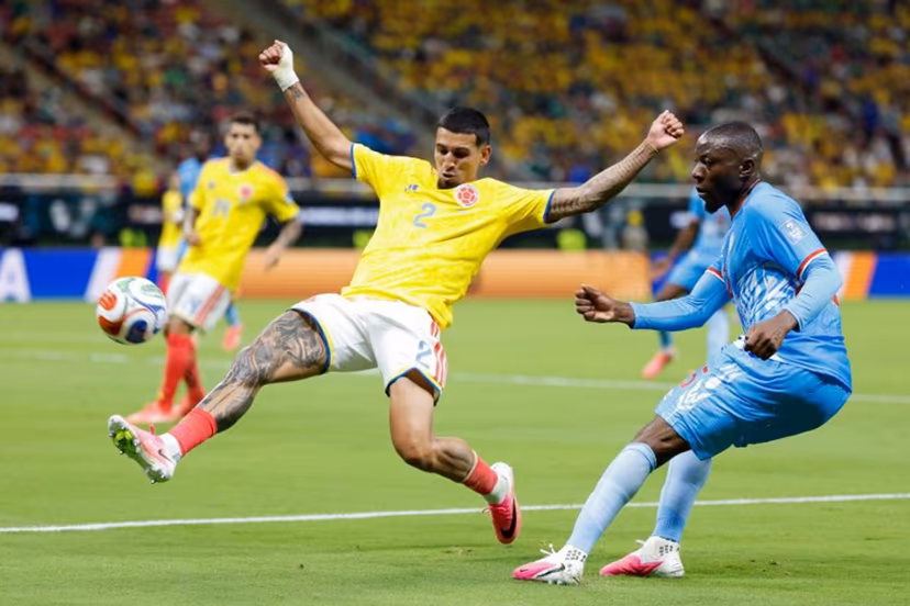 Colombia's defender #02 Daniel Munoz and Congo DR's midfielder #25 Edo Kayembe fight for the ball during the 2026 World Cup Group K football match between Colombia and Democratic Republic of Congo at the Guadalajara Stadium in Zapopan on June 23, 2026. Ulises RUIZ / AFP