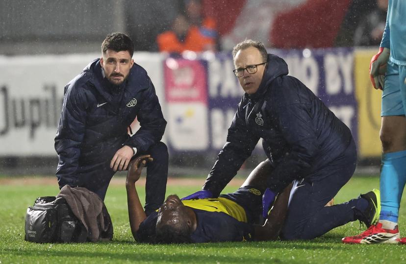 Union's Promise David leaves the pitch after being injured during a soccer match between Royale Union Saint-Gilloise and Royal Antwerp FC, Saturday 21 February 2026 in Brussels, on day 26 of the 2025-2026 'Jupiler Pro League' first division of the Belgian championship. BELGA PHOTO VIRGINIE LEFOUR